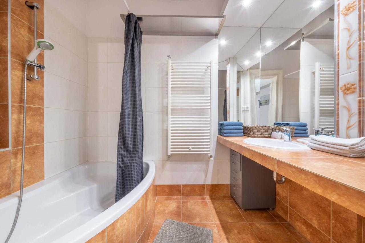 Anastasia 2 Bedrooms Apartment On Vaci Utca Budapest Bagian luar foto
